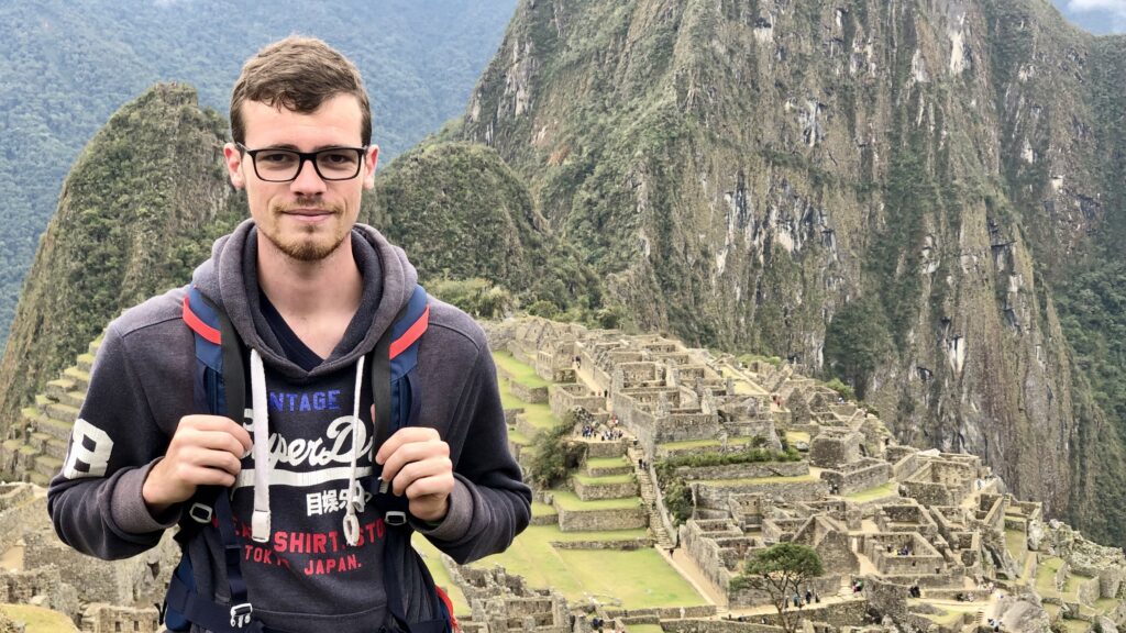 Thomas devant le Machu Picchu