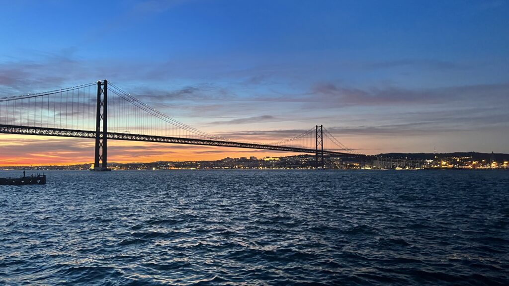 Coucher de Soleil sur Lisbonne et son pont suspendu