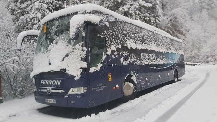un car ferron sous la neige à st-Lary