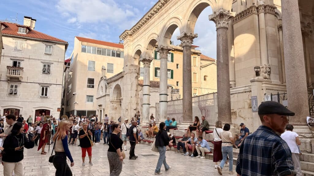 La place du palais de Dioclétien au coeur de Split