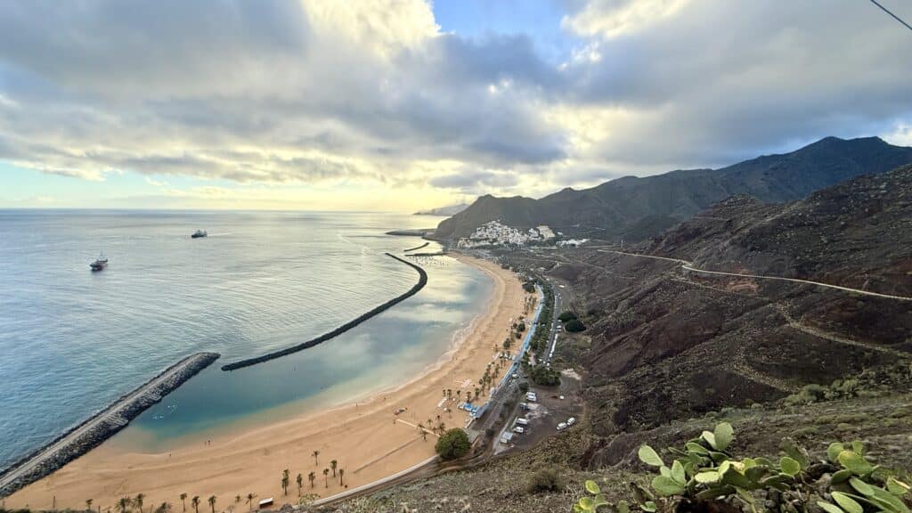 Vue de la plage de Las Teresitas depuis le Mirador
