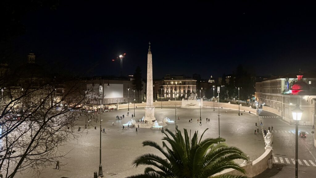 La place Popolo vue de nuit
